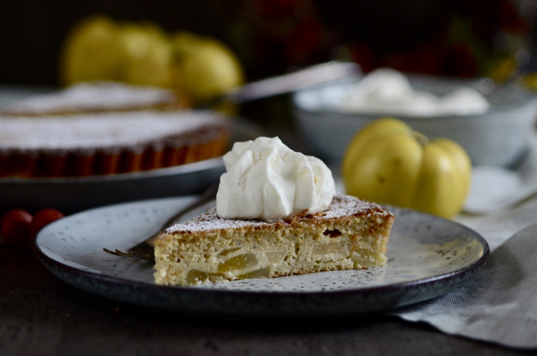 Birnen-Quitten-Kuchen mit Crème Fraîche – Quittengeschichten ...