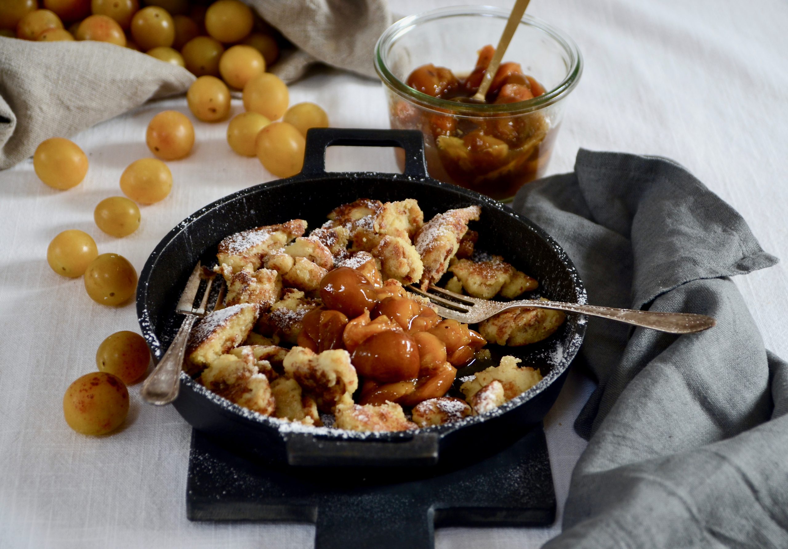 Grießschmarren mit Mirabellenkompott aus dem Ofen – Trampelpfade ...