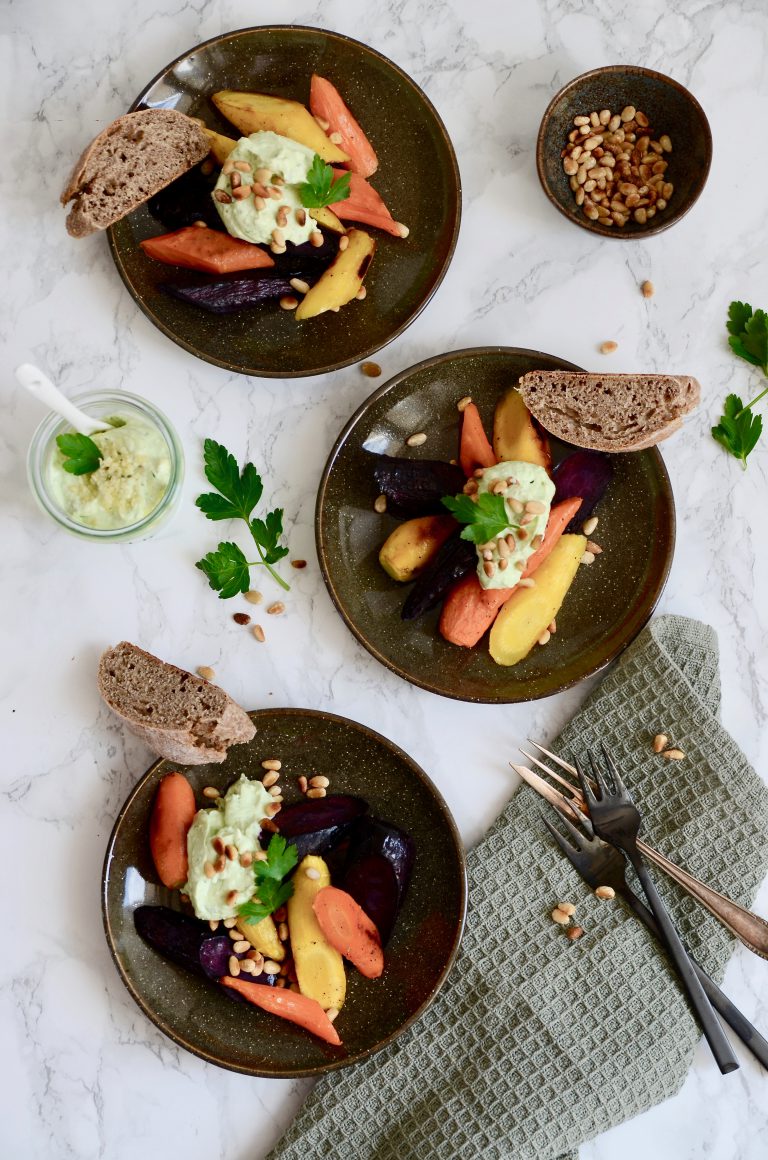 Gebackene bunte Möhren mit Honig und Feta-Kräutercreme – Zeitvertreib ...